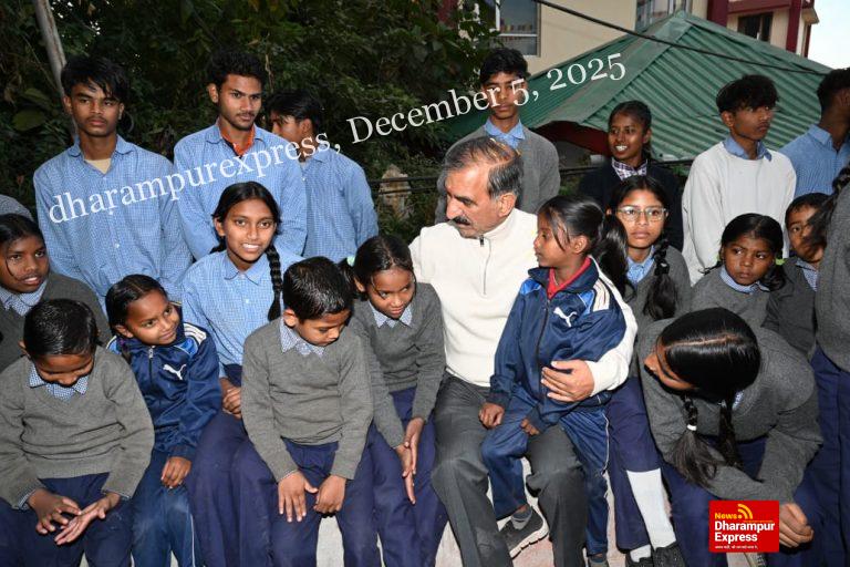 मुख्यमंत्री ने धर्मशाला में टोंग-लेन स्कूल के बच्चों से संवाद किया  