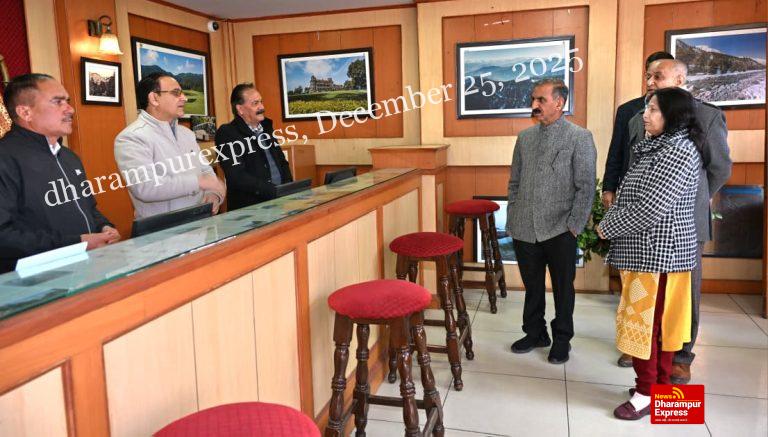मुख्यमंत्री ने पर्यटक सूचना केन्द्र का निरीक्षण किया