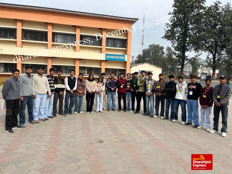 अखिल भारतीय विद्यार्थी परिषद, हमीरपुर इकाई द्वारा प्रधानाचार्य का घेराव