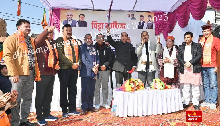 नशे के ख़िलाफ़ लड़ाई लड़ने वाली महिलाओं पर मुक़दमा करना शर्मनाक : जयराम ठाकुर