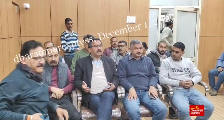 व्यापार मंडल हमीरपुर ने नगर निगम के समक्ष रखी शहर की समस्याएं 