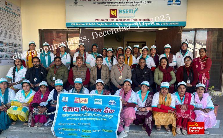 आरसेटी ने 27 महिलाओं को दी जूट के उत्पाद बनाने की ट्रेनिंग