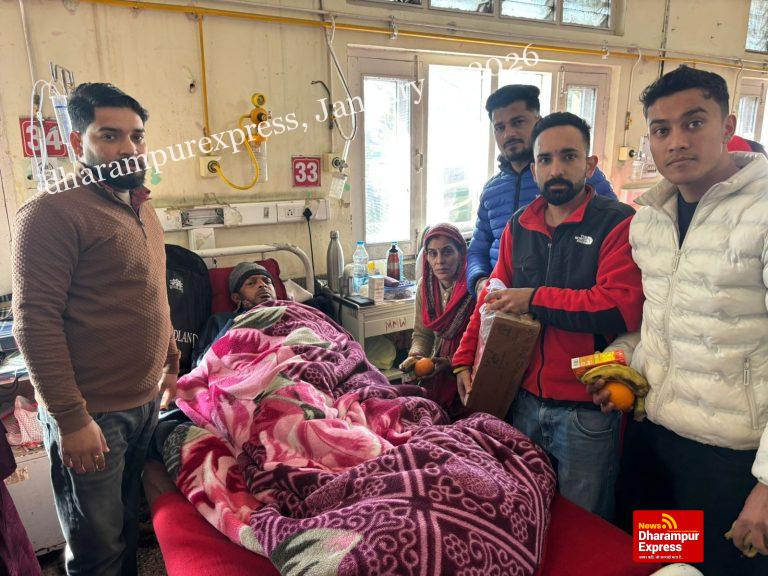 पूर्व मुख्यमंत्री जयराम ठाकुर का 61वां जन्मदिवस हॉस्पिटल में फल वितरण कर मनाया :  सुभम पठानिया 