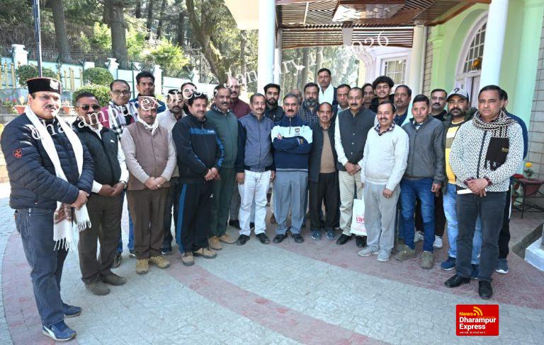 मुख्यमंत्री से नादौन विधानसभा क्षेत्र के बड़ा और फस्टे ग्राम पंचायत के प्रतिनिधिमंडल ने की भेंट 