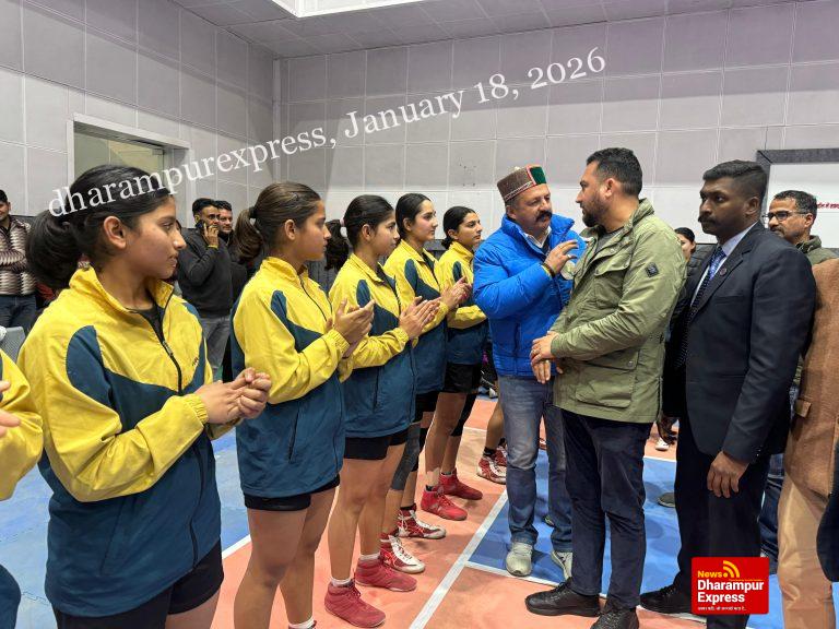 विधायक आशीष शर्मा ने नवाजे कबड्डी खिलाड़ी