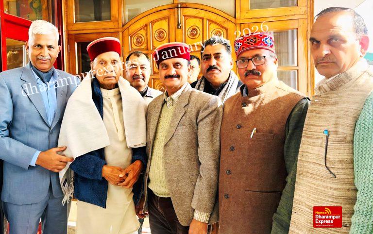 प्रो. धूमल से मिले शिक्षक प्रकोष्ठ के भाजपा प्रदेश सह-संयोजक रमेश रानौत