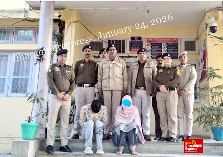 नशीले पदार्थाें, लाखों के कैश और गोला-बारूद के साथ मां-बेटा गिरफ्तार