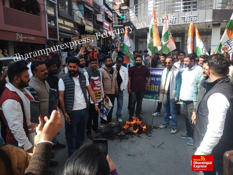 RDG बंद करने के विरोध में युवा कांग्रेस का पैदल मार्च, गांधी चौक पर पुतला दहन