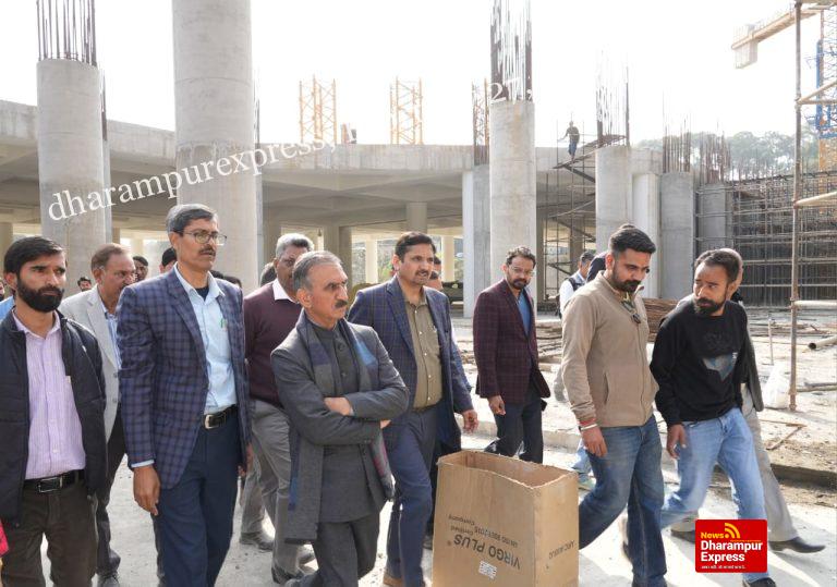 मुख्यमंत्री ने किया निर्माणाधीन जसकोट हेलीपोर्ट और बस अड्डा हमीरपुर का निरीक्षण