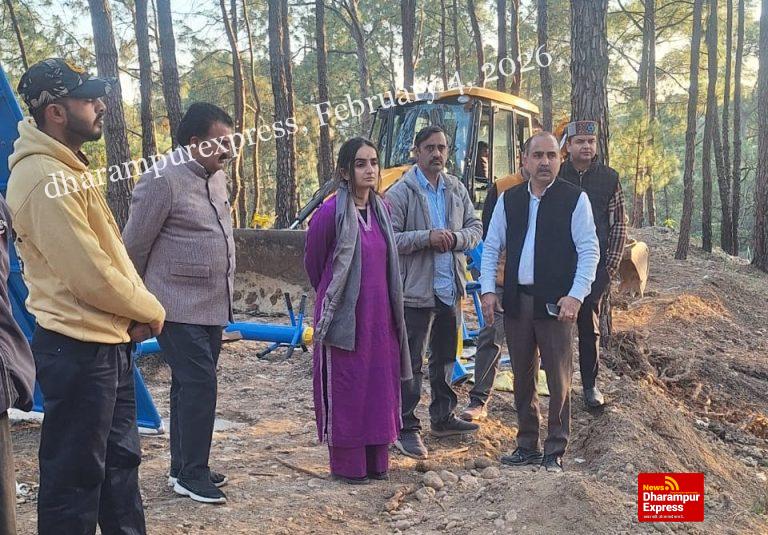 डीसी गंधर्वा राठौड़ ने नादौन के निर्माणाधीन प्रोजेक्टों का किया निरीक्षण