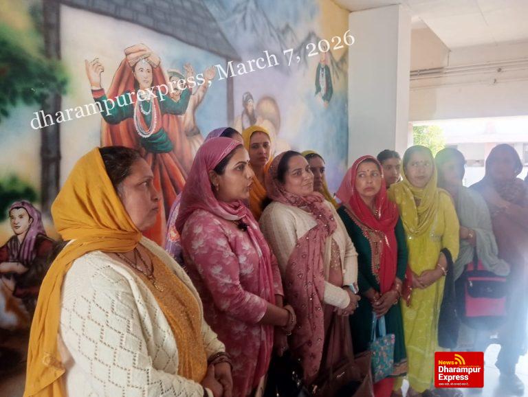 पंचायत पुनर्गठन पर भड़के कजोटी के ग्रामीण, दर्जनों हस्ताक्षरों के साथ एडीसी को सौंपा ज्ञापन