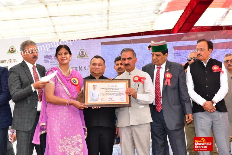 मुख्यमंत्री ने अंतरराष्ट्रीय महिला दिवस पर महिलाओं को किया सम्मानित