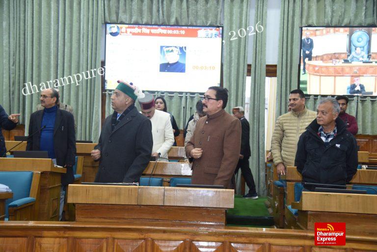 मुख्यमंत्री के जवाब से असंतुष्ट भाजपा विधायक दल का सदन से वॉकआउट 