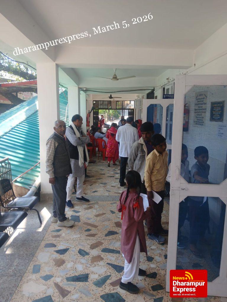 आयुष विभाग ने मनवीं में लगाया बहु-विशेषज्ञ चिकित्सीय जांच शिविर