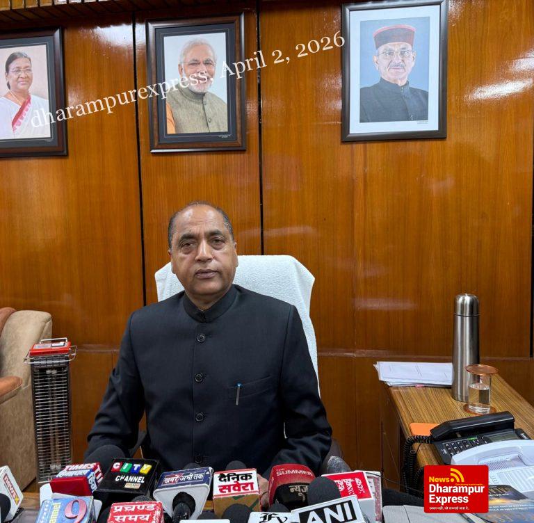 अधिकारियों की आपसी लड़ाई में सीएम बेबस, बचकाने, शर्मनाक और हास्यास्पद तर्क दे रहे : जयराम ठाकुर