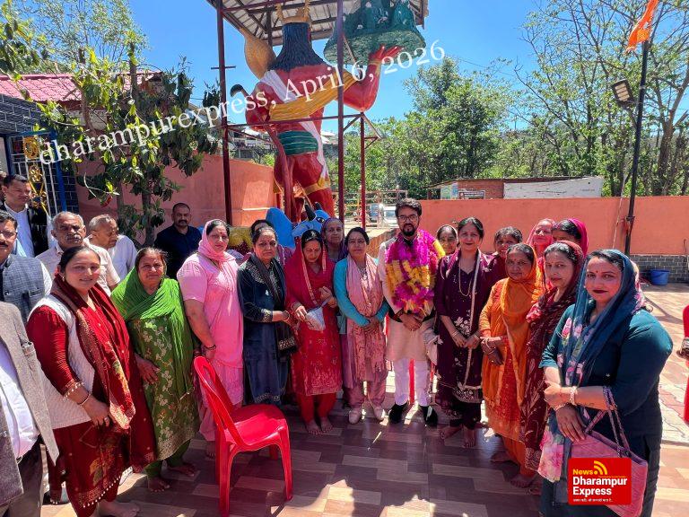 भोरंज विधानसभा के समीरपुर मंडल के बगवाड़ा बूथ में अनुराग ठाकुर ने मनाया भाजपा स्थापना दिवस