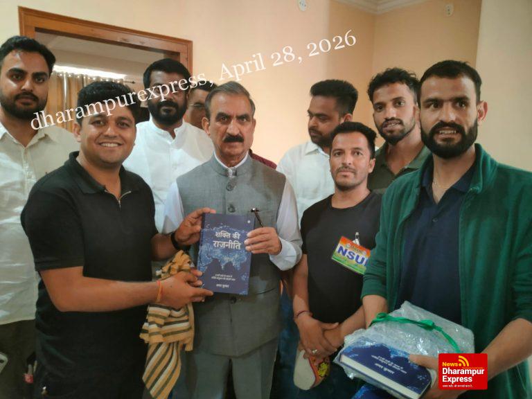 मुख्यमंत्री ने किया ‘शक्ति की राजनीति’ पुस्तक का विमोचन