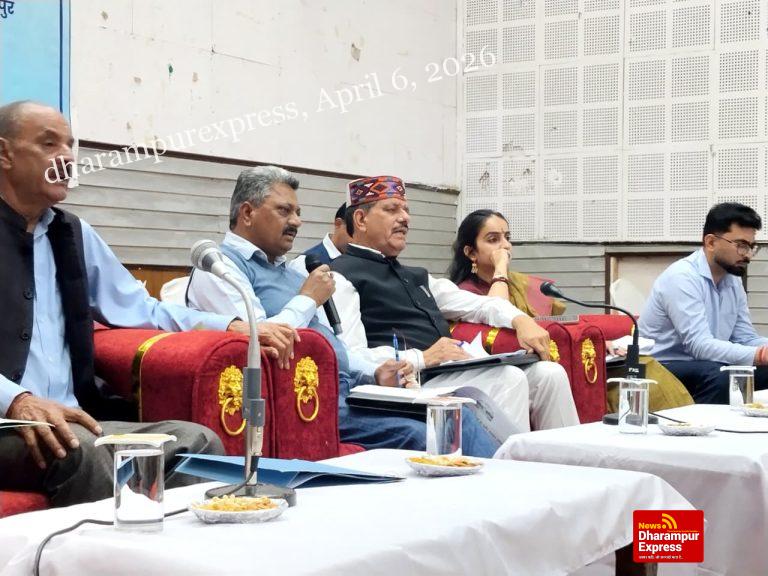 विकास कार्यों एवं योजनाओं के क्रियान्वयन में तेजी बनाए रखें : सुरेश कुमार