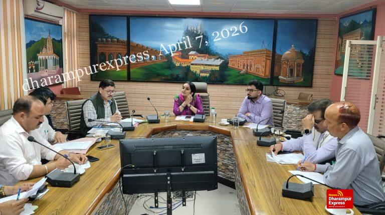 उपायुक्त ने की नगर निगम हमीरपुर के लिए प्रस्तावित प्रोजेक्टों की समीक्षा