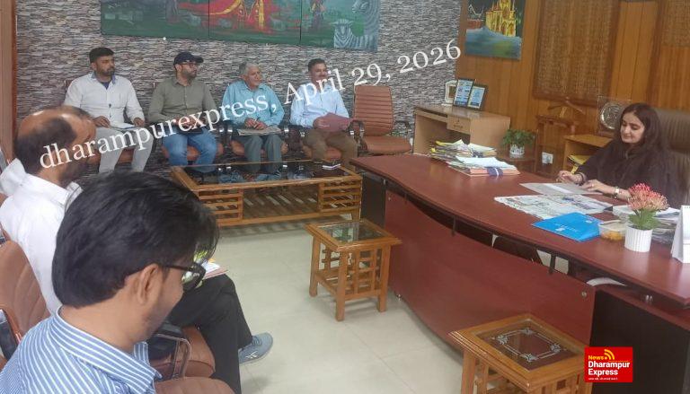 डीसी गंधर्वा राठौड़ ने पेयजल की गुणवत्ता एवं स्वच्छता सुनिश्चित करने के दिए निर्देश