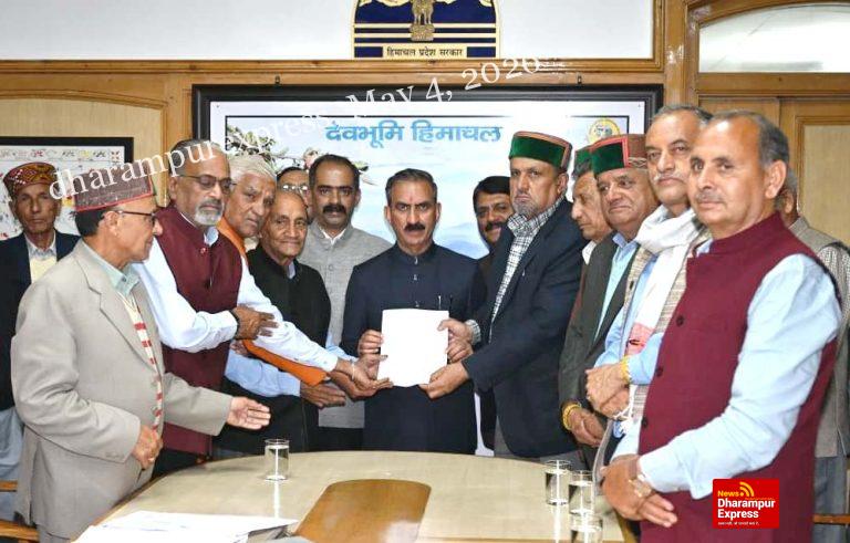 मुख्यमंत्री से हिमाचल प्रदेश पेंशनर्स जॉइंट फ्रंट ने की भेंट