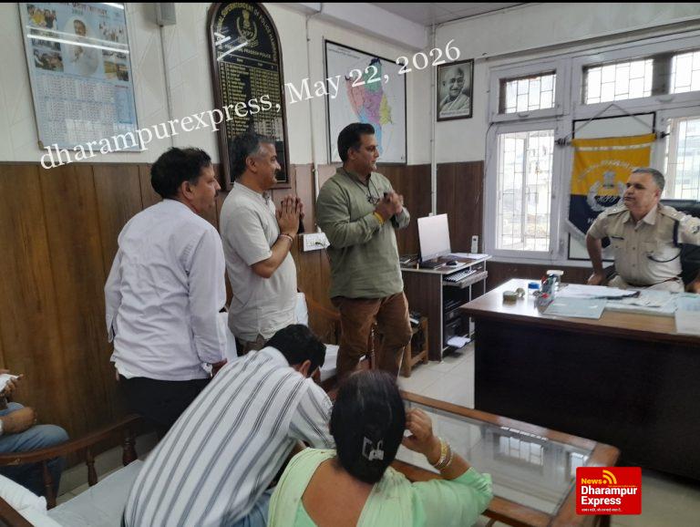 डॉ. पुष्पेंद्र वर्मा ने रेहड़ी-फड़ी वालों की समस्याओं को लेकर प्रशासन से की मुलाकात