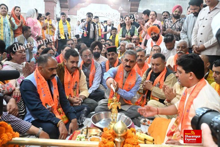 मुख्यमंत्री के नेतृत्व में प्रदर्शन, इंदिरा गांधी खेल परिसर से राम मंदिर तक नारेबाजी