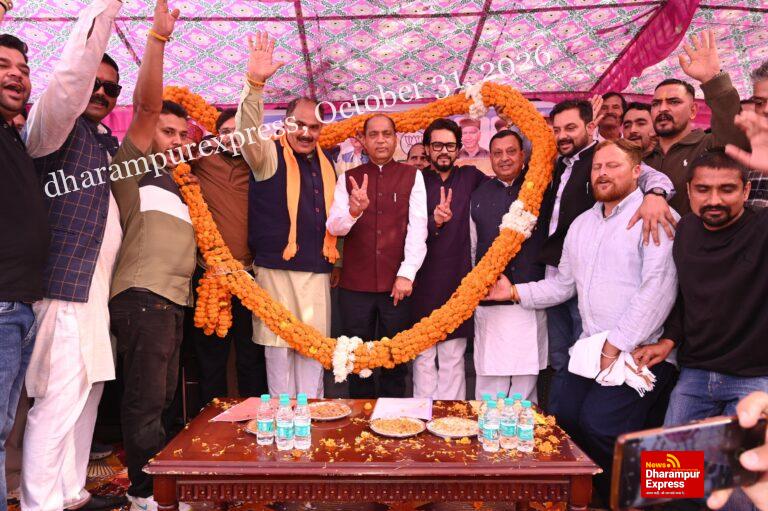 कांग्रेस नेताओं से गारंटियों का हिसाब मांगे जनता : जयराम ठाकुर